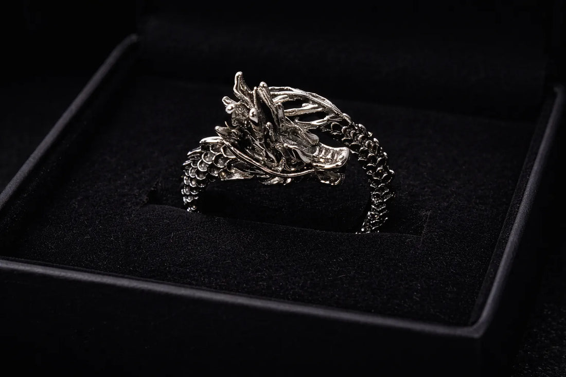 Bague réglable motif dragon argenté