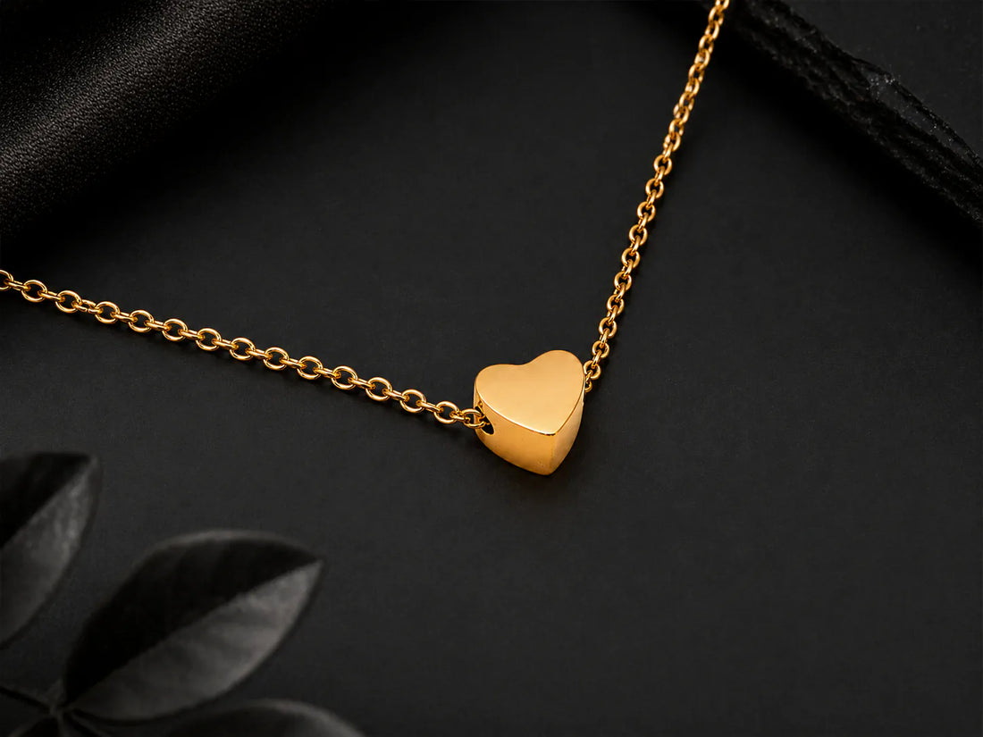 Collier doré avec pendentif cœur