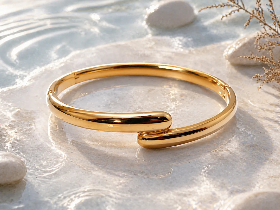 Bracelet jonc doré à embouts croisés